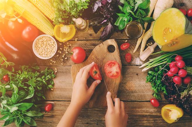 营养师刘怡里表示，癌症的产生除了不可抗拒的环境和遗传因子之外，其实跟饮食的摄取有着极大的关联性。（示意图／达志影像）