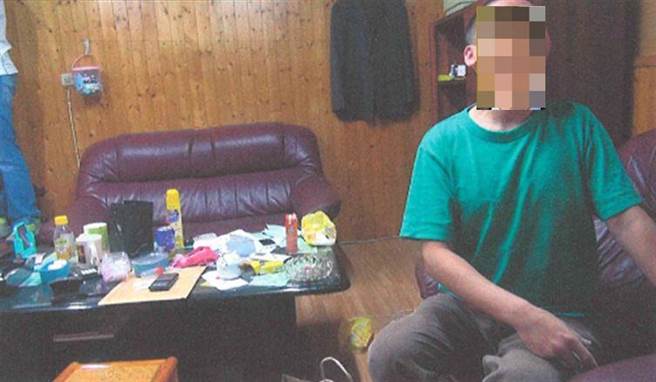 警方逮捕40岁周姓药头，发现周直接与药脚约在店内进行毒品交易。（台中市警察局提供／张妍溱台中传真）