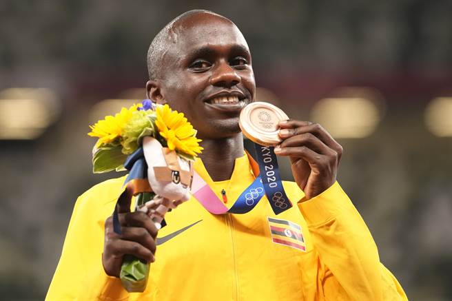 乌干达长跑名将基普利莫在东京奥运会男子10000公尺获得铜牌，21日在里斯本半程马拉松跑出57分31秒成绩，改写了世界纪录。(美联社资料照)
