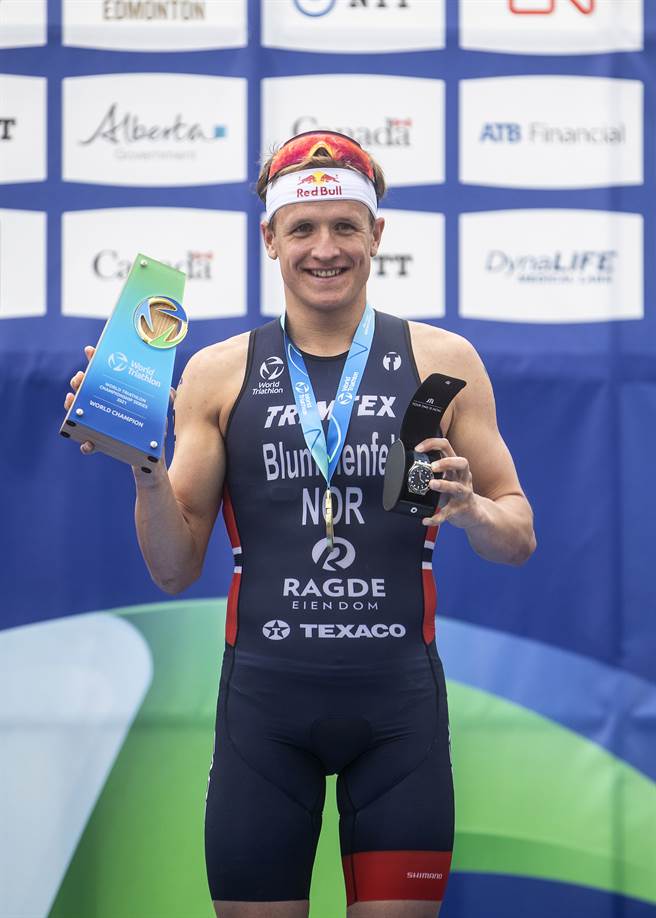 挪威男子鐵人三項賽名將布魯門費爾特，不但在今年東京奧運會奪金，而且還在首次參加超級鐵人賽就一舉改寫了世界紀錄。(美聯社資料照)