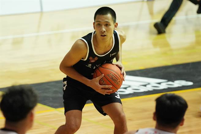 台湾大学徐子惇为高师大徐耀辉教练的儿子。（大专体总提供）