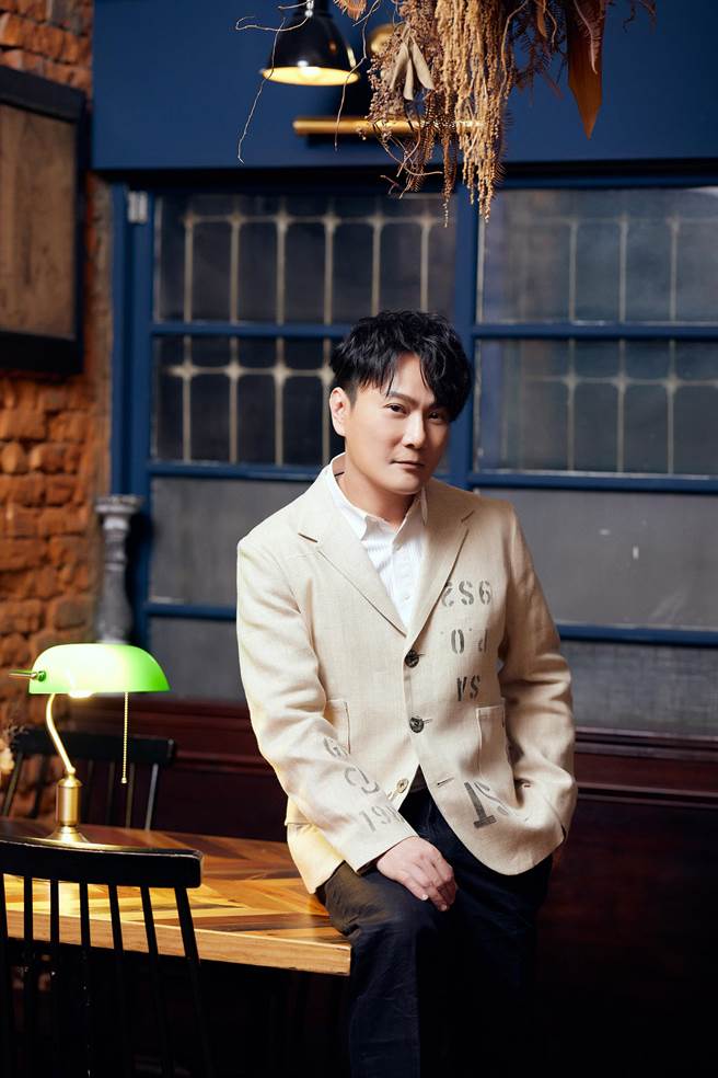 张信哲的〈爱如潮水〉曾创下专辑百万销售纪录。（相信音乐提供）