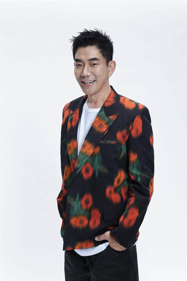 任贤齐觉得丁噹〈心太软〉唱出新鲜感。（相信音乐提供）