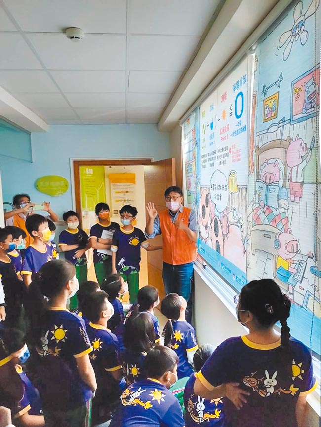 纺织综合所在高雄国立科学工艺博物馆，展示高效节能遮阳纺织品。图／纺织所提供