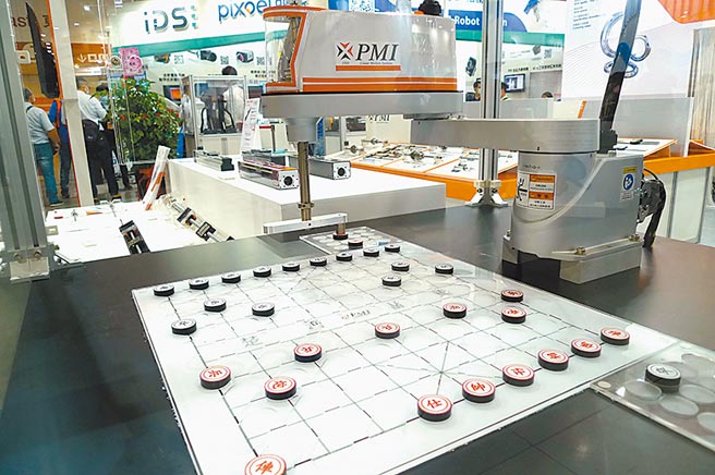 利用银泰机械手臂，也能带来娱乐性的功能。图／业者提供