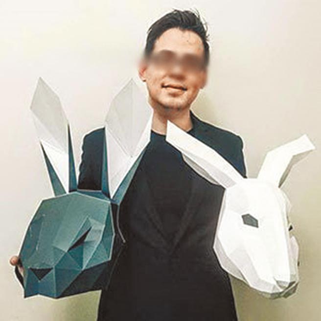 行凶刺死超商店员的41岁蒋姓男子是知名3D纸艺师。（翻摄照片／蔡依珍桃园传真）