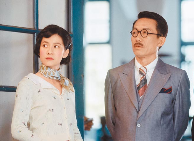 郭子乾（右）与连俞涵在《茶金》饰演父女。（公视提供）