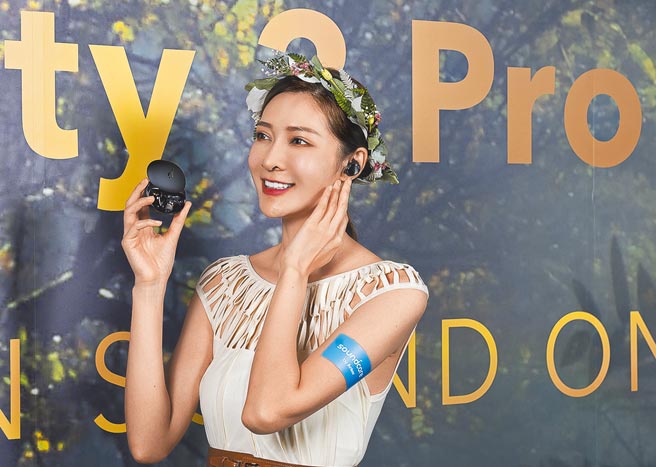 Soundcore在台推出全新旗艦款Liberty 3 Pro主動降噪真無線藍牙耳機，是獲得Hi-Res Wireless金牌認證、20位葛萊美獎音樂製作人共同推薦的新品。（Soundcore提供）