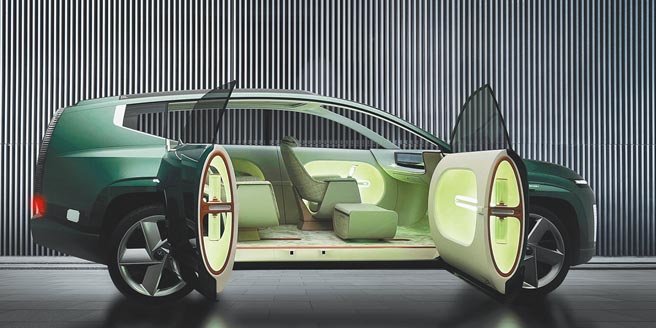 Hyundai IONIQ品牌SEVEN概念车，车身採取对开式车门，让乘客更容易上下车。（Hyundai提供）