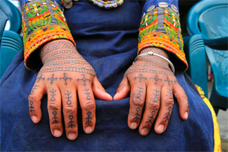 《阿查依蘭的呼喚》記錄血汗交織的紋手儀式