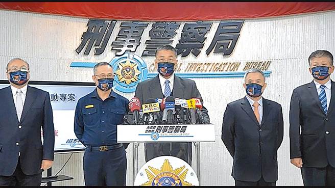 全国治安单位向「球棒队」治安毒瘤宣战，徐国勇强调:有黑底者者才注记。(胡欣男摄)