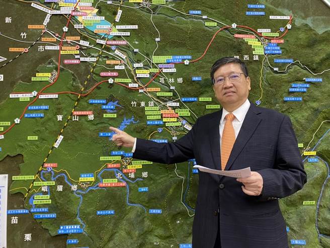 新竹縣長楊文科23日再回應台積電到高雄設廠一事，認為大新竹合併與產業發展需求是兩回事。（莊旻靜攝）