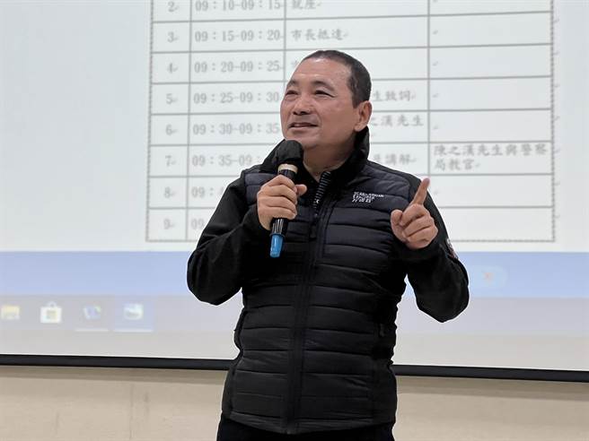 新北市长侯友宜表示先思考法律。（王扬杰摄）