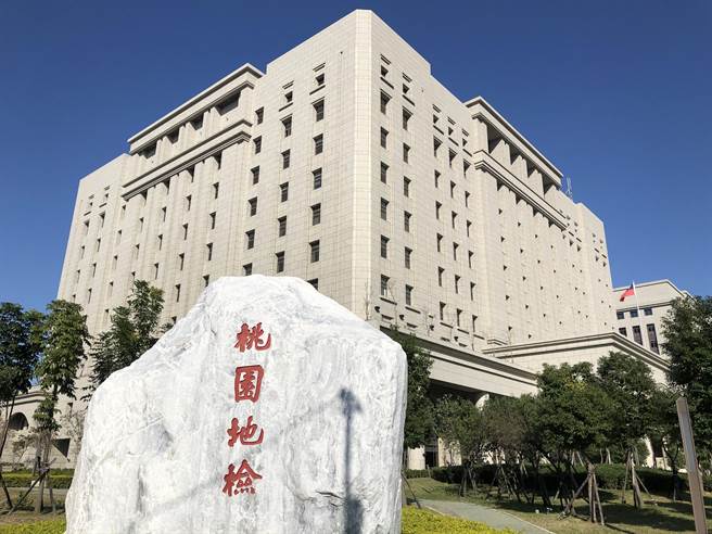 桃园市光启高中前官姓资讯技佐竟把学校储藏室打造成「矿场」，被依窃盗罪嫌起诉。(蔡依珍摄)