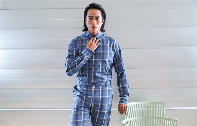 莊凱勛外型陽剛，蓄長髮想改變外界對他的既定印象。（陳俊吉攝）