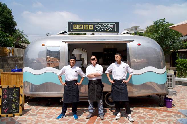 莊凱勛（左起）和黃秋生、蔡凡熙一同主持實境節目《開著餐車交朋友2》，私下也結為好友。（LIVE TV提供）