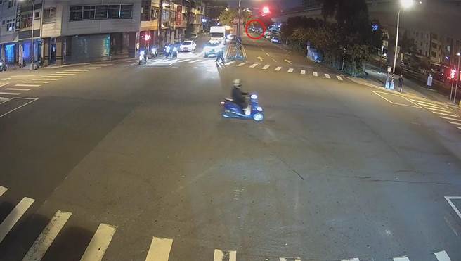 警方調閱湯女返家路線的監視器畫面，確認湯女確實曾在建國南路附近徘徊，但最終是將車輛停放於建國北路上，透過畫面還原真相。（台中市第三分局提供／馮惠宜台中傳真）