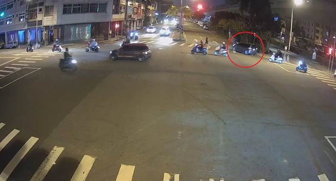 警方調閱湯女返家路線的監視器畫面，確認湯女確實曾在建國南路附近徘徊，但最終是將車輛停放於建國北路上，透過畫面還原真相。（台中市第三分局提供／馮惠宜台中傳真）