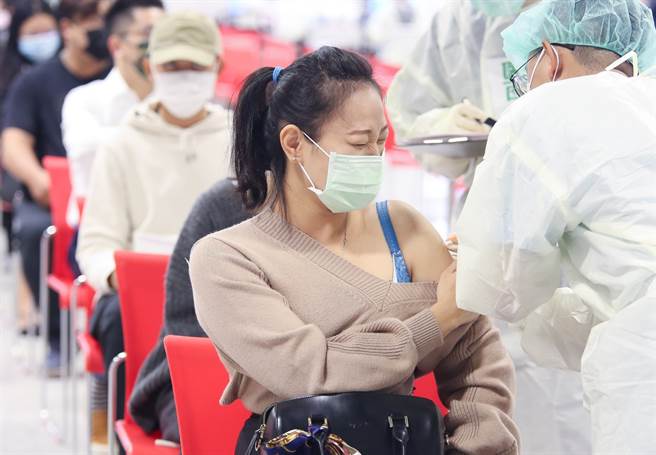 陳時中表示，不論有沒有到1922意願登記，25日起開放民眾到醫療院所施打疫苗。（圖／示意圖，記者陳俊吉）