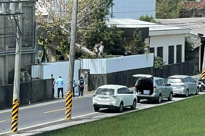 大村鄉黃厝村美港路上的同益企業公司，主要生產羽毛粉飼料，收集禽畜屠宰場在屠宰後所棄置的羽毛，經由烘乾、高壓蒸氣水解等製程，成為可被動物吸收的飼料粉原料。（摘自臉書／謝瓊雲彰化傳真）