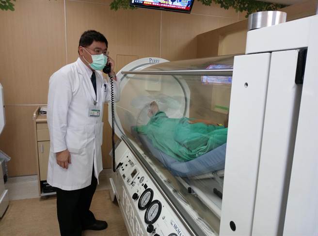 蔡建宗大千醫院副院長蔡建宗提醒，若發生一氧化碳中毒，一定要即刻送到醫院接受高壓氧治療，降低後遺症發生。（大千醫院提供／謝明俊苗栗傳真）