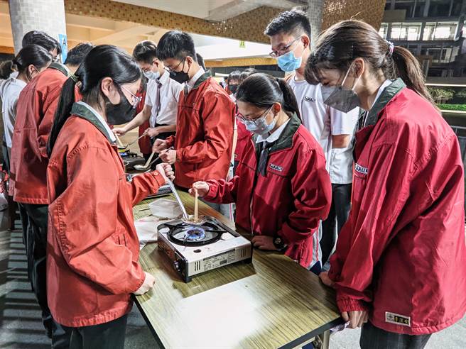 搭上影集熱潮的「椪糖」廣受好評，神奇的化學變化使得椪糖焦香味四溢。