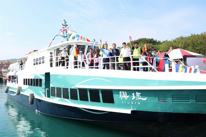 琉球乡新公营交通船「琉兴」23日正式启航，琉球到东港只要25分钟。（谢佳潾摄）