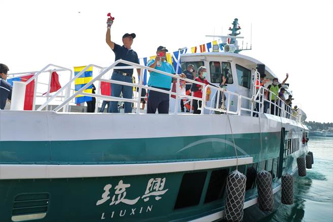 琉球乡新公营交通船「琉兴」23日正式启航，琉球到东港只要25分钟。（谢佳潾摄）
