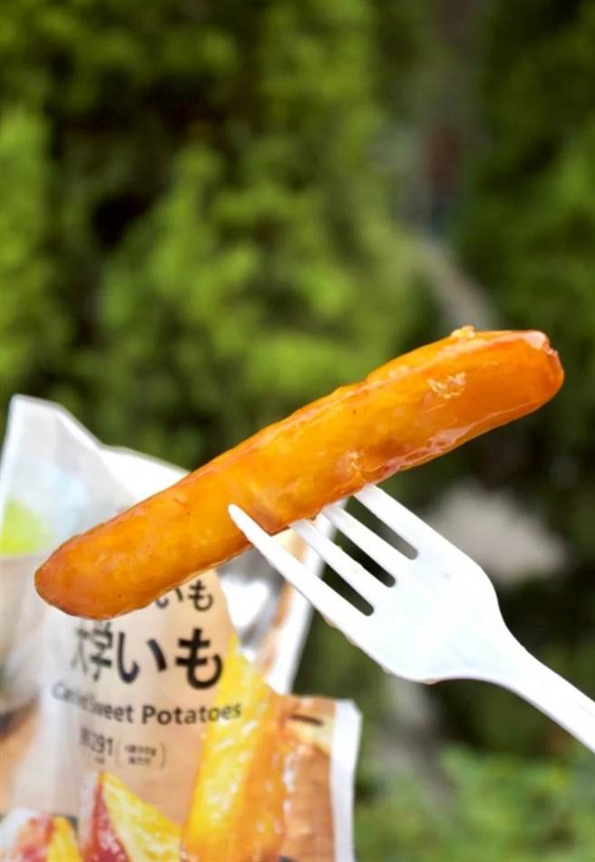 7-11蜜糖地瓜，由於時常被掃光，加上並非每間分店都有賣，被譽為隱藏版美食。一名網友連跑10間店才終於買到。(圖／Dcard)