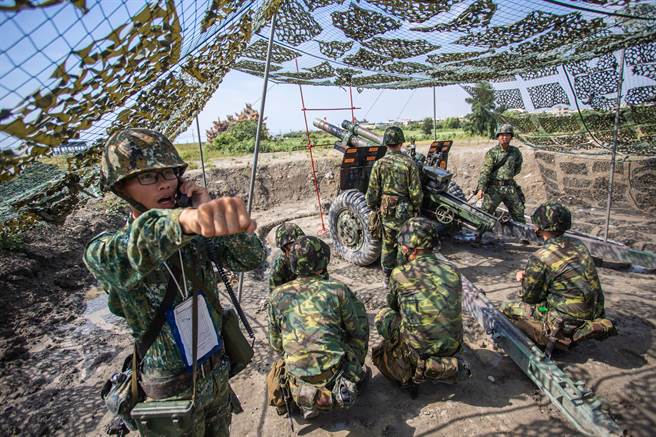 网传有女友为让服役的男友提早休假，竟打电话到1985国防部申诉专线。（示意图／报系资料照）