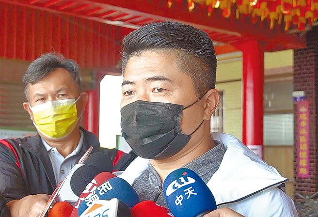 台中第二选区立委补选火热，国民党参选人顏宽恒22日猛批民进党能源、疫苗等方面的政策错误，没站在人民的角度思考。（黄国峰摄）