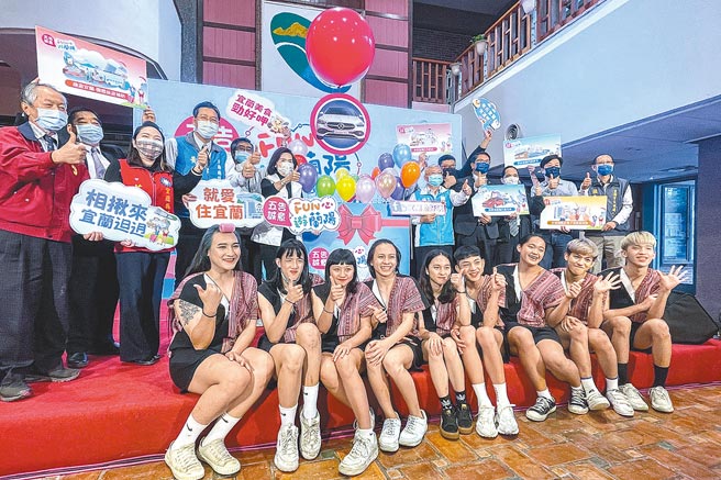 宜兰县政府22日宣布「五告诚意 FUN心游兰阳」起跑，祭出消费满200元有机会抽中百万名车等大奖。（李忠一摄）