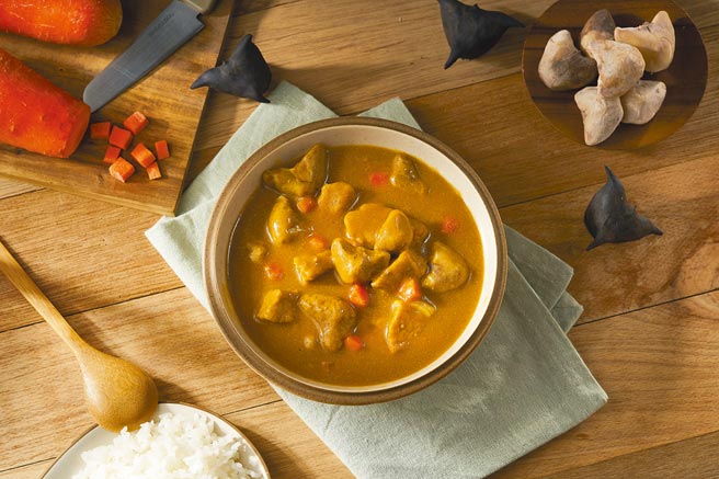 全联菱角日式咖哩，每盒200g，89元。（全联提供）