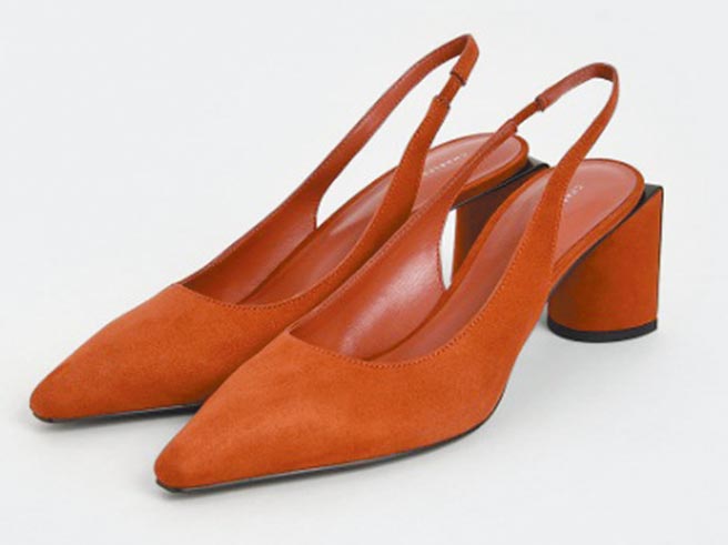 華泰名品城的CHARLES & KEITH後踝帶造型跟鞋，原價1590元，特價790元。（華泰名品城提供）