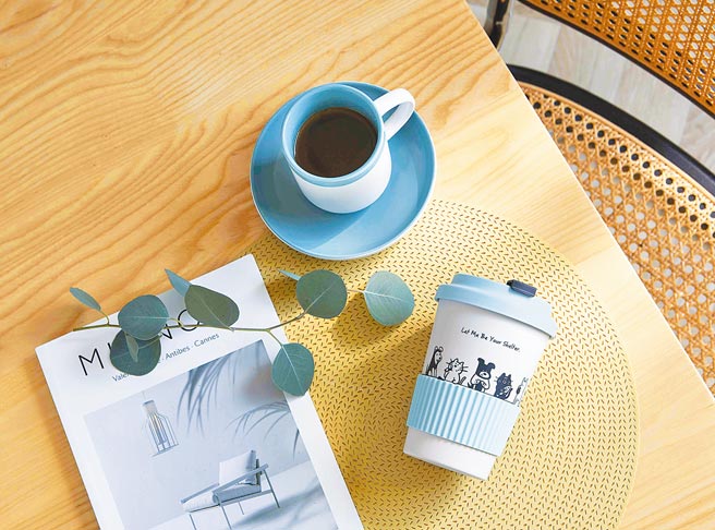 HOLA x 浪浪别哭竹纤维随行杯。（HOLA提供）