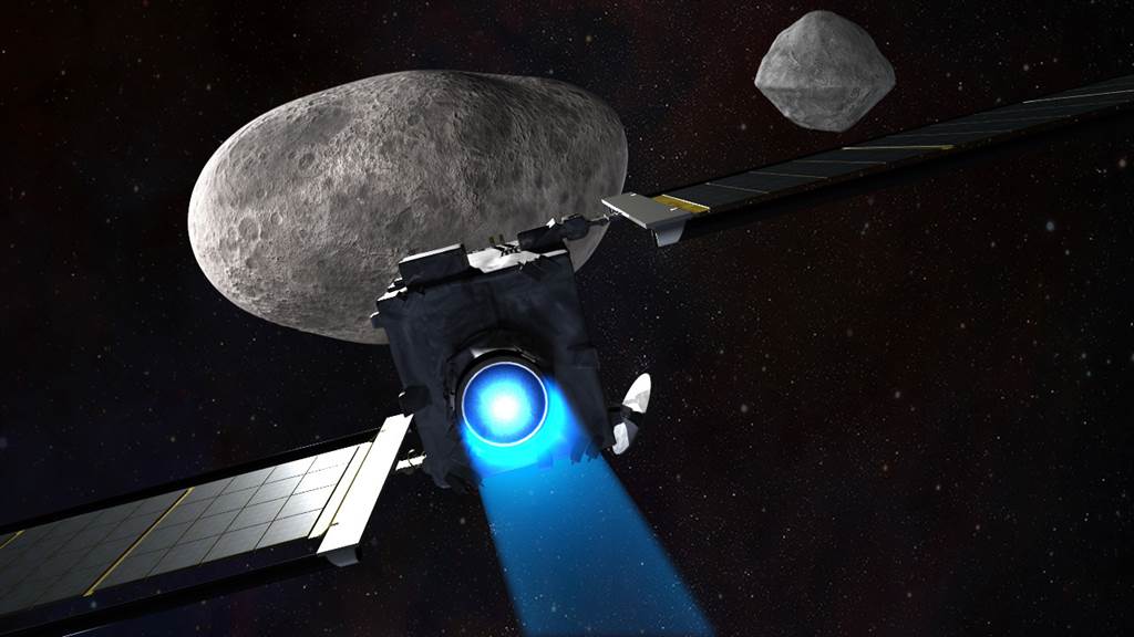 首枚小行星拦截器DART将以160公尺的迪摩菲斯为目标，以高速相撞。图/NASA(photo:ChinaTimes)