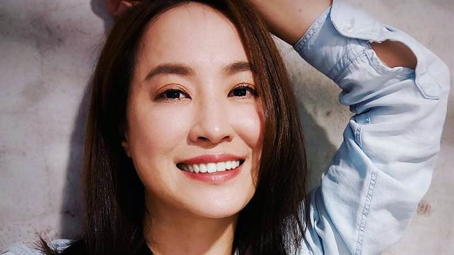 王以路日前接受AZ混打莫德纳疫苗，并在脸书上分享心得。（图／FB@王以路Lu）