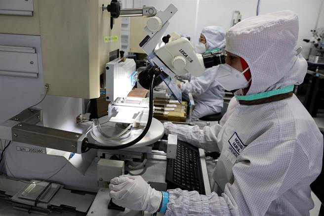 工程师45岁退休是真的？内行人认为被逼退的反而比较多。（示意图／路透社）