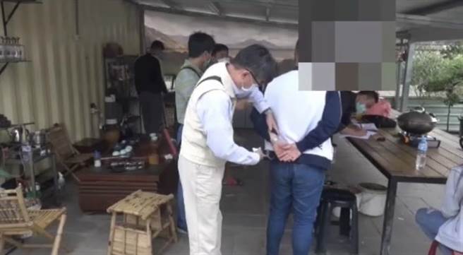 陈嫌遭警方逮。（翻摄照片／洪靖宜高雄传真）