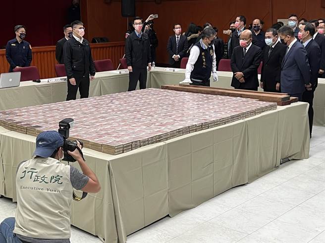 新北市警局今举行我国陆上最大宗海洛因毒品案记者会。（王扬杰摄）