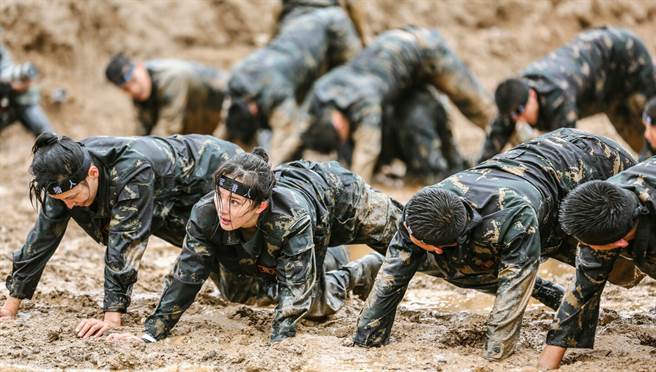 北京电影学院一名正妹毕业后，并未选择从事演艺工作而是从军，让不少人看了非常佩服。(示意图/达志影像)