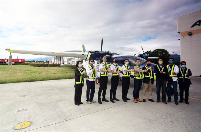 9人座新型客機P2012進駐台東，將兼顧觀光與醫療後送。（莊哲權攝）