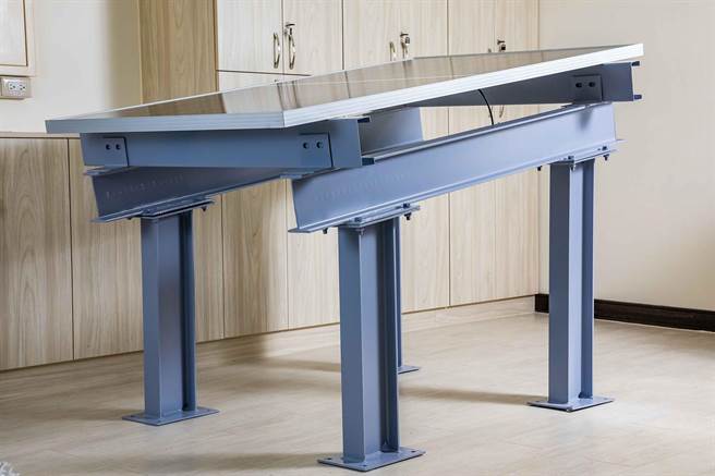 工研院太陽能支架防蝕塗料，可大幅降低太陽能支架20年使用期間的腐蝕維運頻率。（工研院提供／羅浚濱新竹傳真）