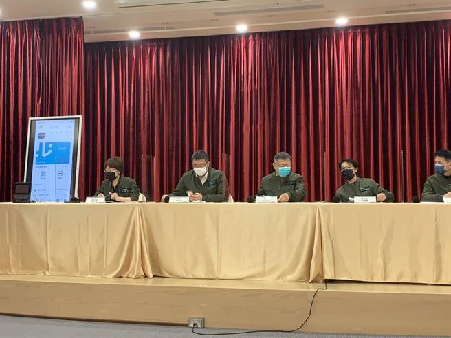 台北市长柯文哲上午出席「智慧政府市民e＂同＂行」活动后接受媒体联访。（黄婉婷摄）