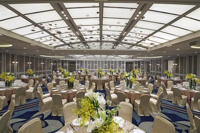 台北文华东方酒店时尚典雅挑高4米的「文华厅」， 是中小型尾牙春酒宴会的热门场所。图／台北文华东方酒店