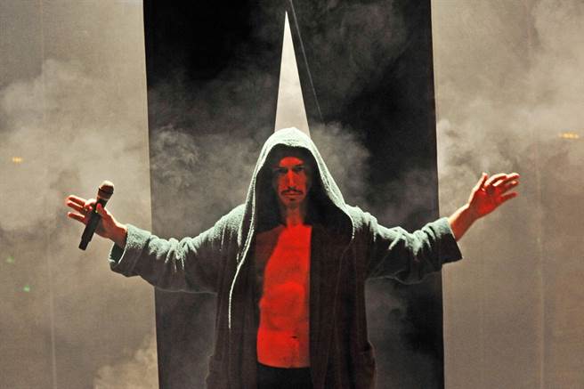 ↑《ANNETTE：星梦恋歌》让亚当崔佛深陷6名女星控诉性侵的＃MeToo疑云。（采昌提供）