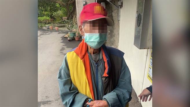 李男24日上午跑至赖副总统位于八里的寓所，称要透过宗教仪式让其坐上总统大位。（翻摄照片／王扬杰新北传真）