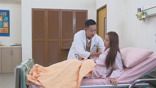 江俊翰大变身回归八点檔《黄金岁月》饰演小镇医师，与赖慧如有许多对手戏。（民视提供）