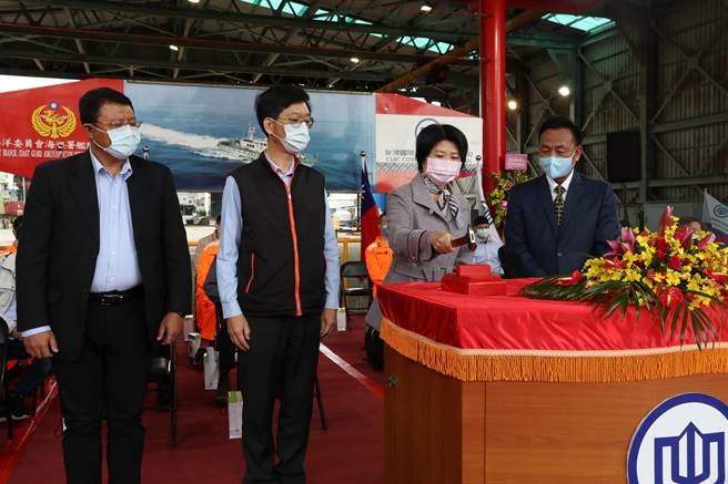 海洋委员会海巡署为加强巡逻台湾海域及保护渔民，特别委由台船建造100吨级巡防救难艇15艘，100吨级巡防救难艇（台船编号HNO.1148）今（24）日举行下水典礼。（台船提供）