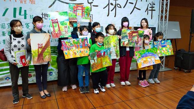 头份市公所菁採茶歌节写生比赛，24日在头份市公所举行颁奖典礼。（头份市公所提供／谢明俊苗栗传真）